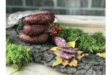 The highest species cold-smoked daniel meat sausage with green pepper
