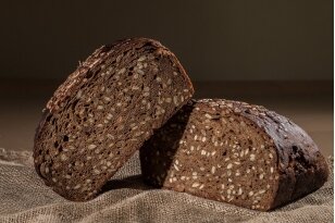 Juoda plikyta duona su saulėgrąžomis 2 kg