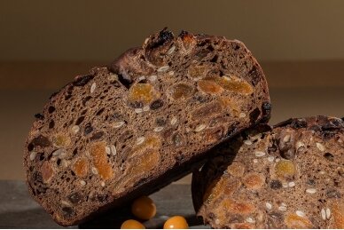 Black bread with apricots 2