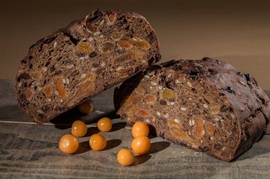 Black bread with apricots